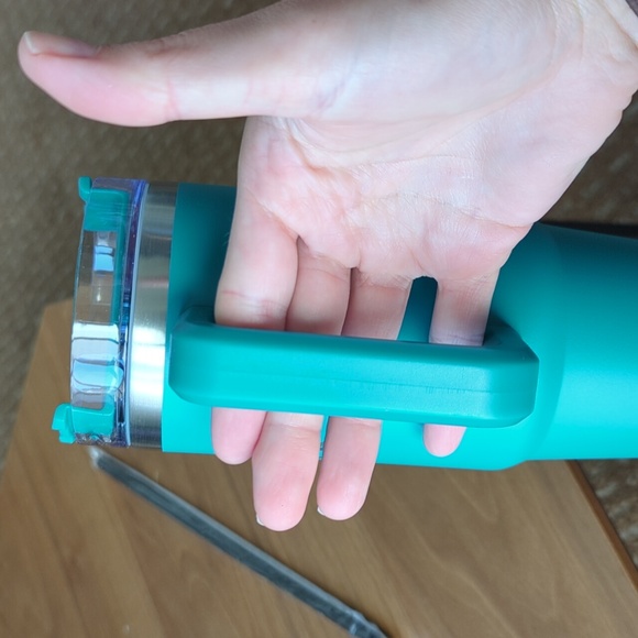 30oz Tumbler with straw and handle NWOT - Picture 3 of 6